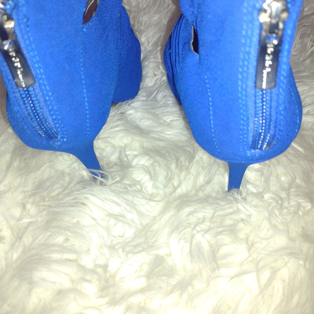 Blue BCBGeneration Heels. - Picture 3 of 3
